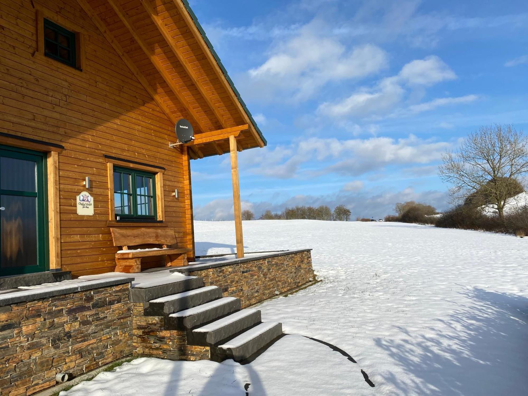Holzhaus Onkel Fritz Mit Sauna Und Whirlwanne Esch  Exterior foto
