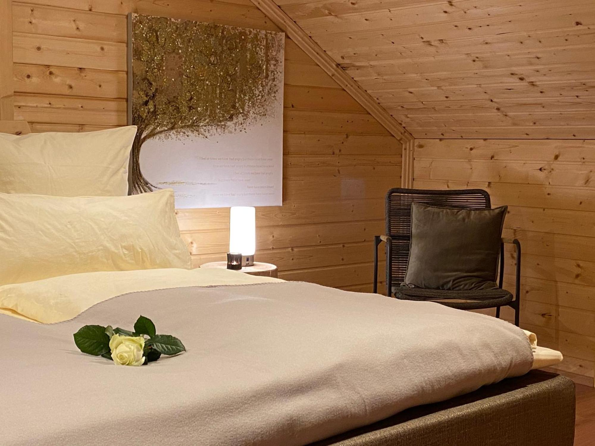Holzhaus Onkel Fritz Mit Sauna Und Whirlwanne Esch  Exterior foto